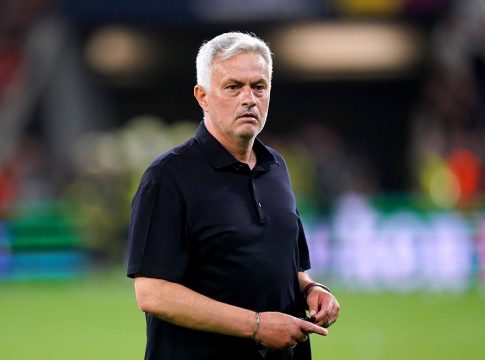 «Ρουκέτες» Μουρίνιο: «Μας έκλεψαν» – Τι είπε για το μέλλον του