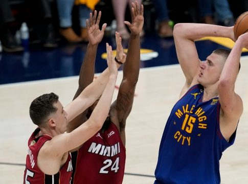 Νάγκετς – Χιτ 104-93: Απίθανος Γιόκιτς και 1-0 το Ντένβερ
