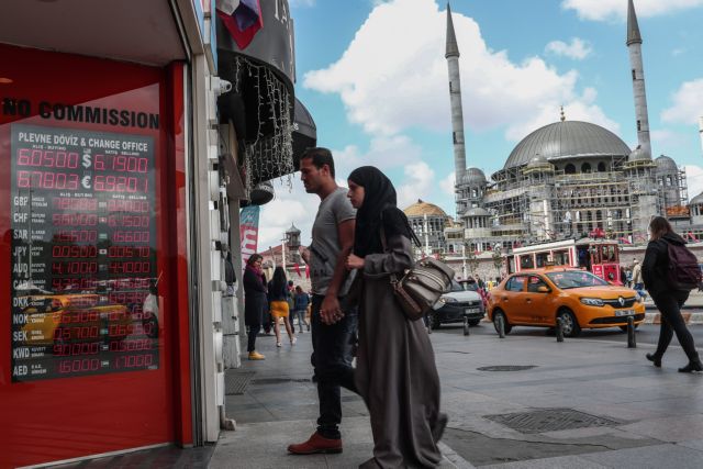 Τουρκία: Τα μηνύματα για «αποσωλήνωση» της λίρας έφεραν θεαματική βουτιά