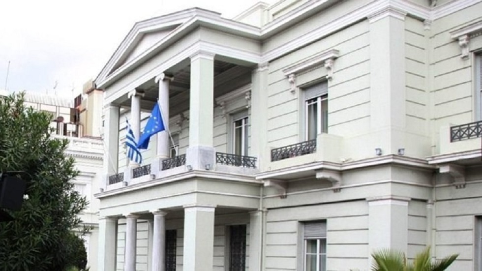 Υπουργείο Εξωτερικών: Σε διαρκή επικοινωνία με τις ελληνικές διπλωματικές αρχές στην Ρωσία