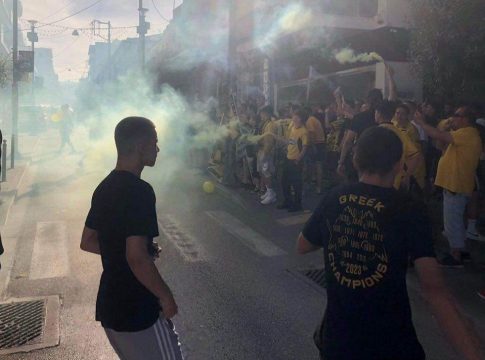 Χαμός και στο Αίγιο για την κούπα της ΑΕΚ (pics & vids)