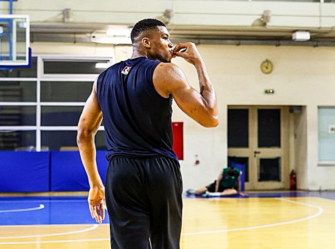 Το έριξε στην… ποίηση ο Αντετοκούνμπο (pics)