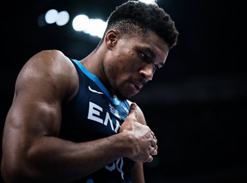 Κάτι τρέχει με τον Γιάννη – Θα κατέβει με την Εθνική στο Παγκόσμιο;