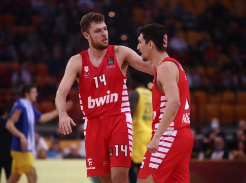 Χαμός με Βεζένκοφ: Και ο Λαρεντζάκης «Σάσα μείνε στον Ολυμπιακό και γράψ’ το Σακραμέντο… »