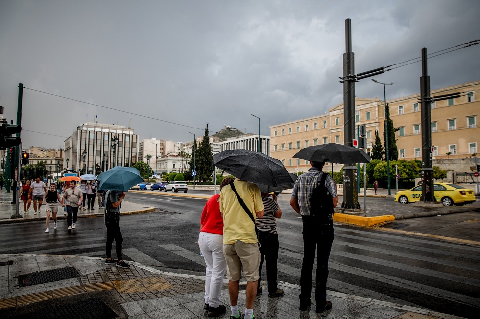 Καιρός σήμερα: Με καταιγίδες και χαλάζι η Δευτέρα