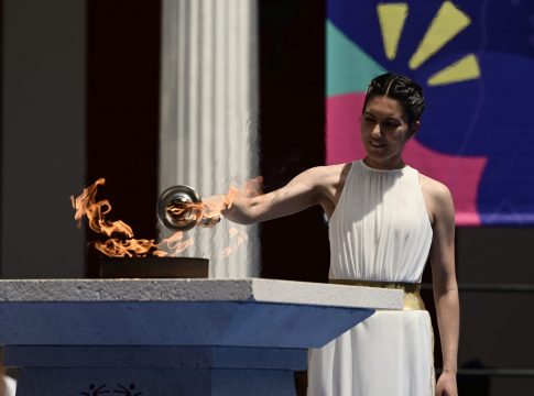 Special Olympics: Παραδόθηκε η «Φλόγα της Ελπίδας» στη Γερμανία για τους Αγώνες του Βερολίνου (vid)