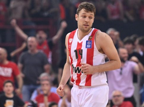 Απόλυτη αποθέωση για Βεζένκοφ – «Σάσα μείνε στο λιμάνι…» (vid)