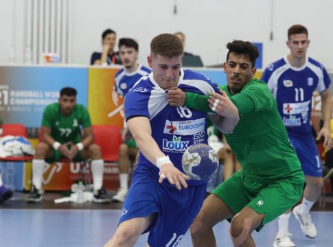 Με το… δεξί η Εθνική στο Παγκόσμιο νέων, 31-22 τη Σαουδική Αραβία (vid)