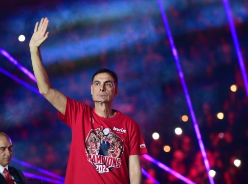 Ολυμπιακός: Αποθέωση για τον Μπαρτζώκα! (vid)