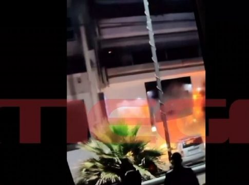 Αποκλειστικό ντοκουμέντο του MEGA από την στιγμή του εμπρησμού στο κατάστημα στον Άλιμο