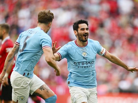 Μάντσεστερ Σίτι – Μάντσεστερ Γιουνάιτεντ 2-1: Ο απίθανος Γκουντογκάν χάρισε το Κύπελλο στους «Πολίτες» που… έφυγαν για τρεμπλ