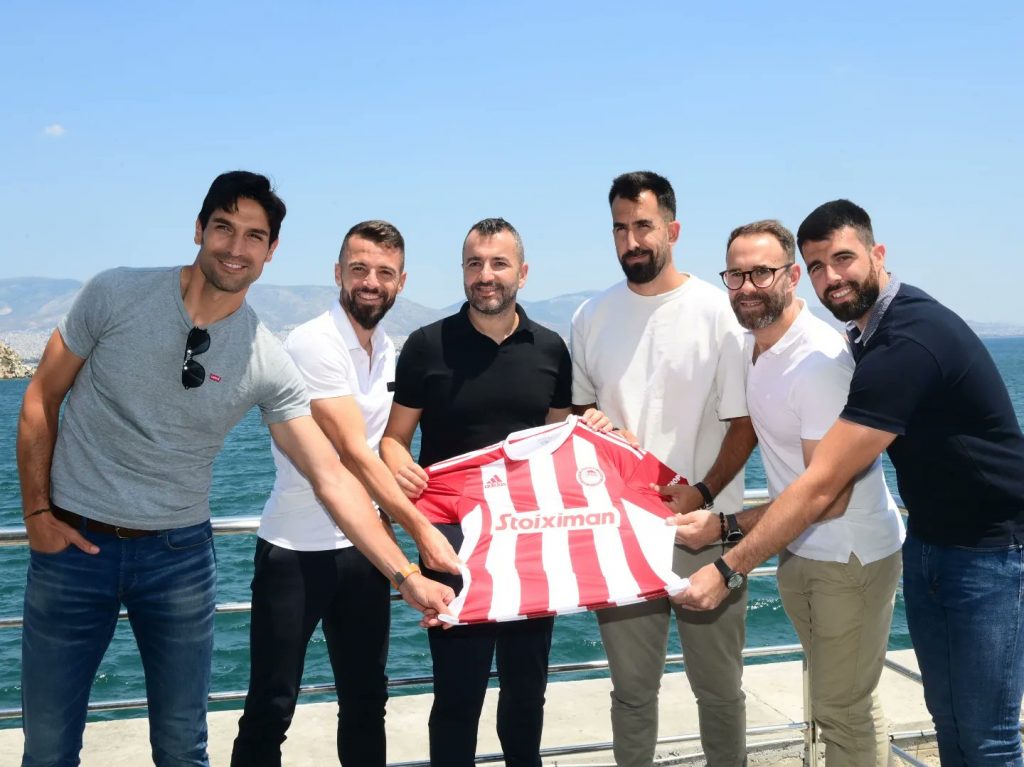 Το πρώτο μήνυμα του Ντιέγκο Μαρτίνεθ στον κόσμο του Ολυμπιακού – Υπέγραψαν οι συνεργάτες του (vid+pic)