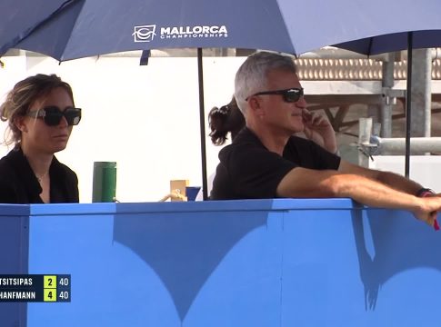 Στο box του Τσιτσιπά η Μπαντόσα (pic)