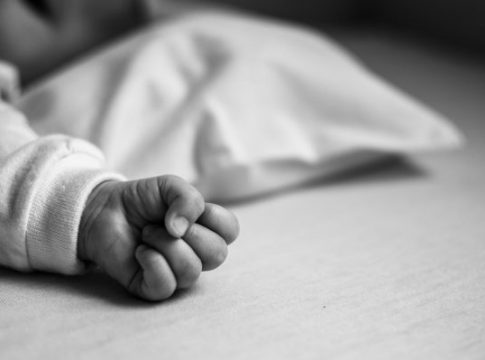 «Δεν είχα γάλα να το ταΐσω» – Συγκλονίζει η μητέρα που εγκατέλειψε το βρέφος στην Ξάνθη