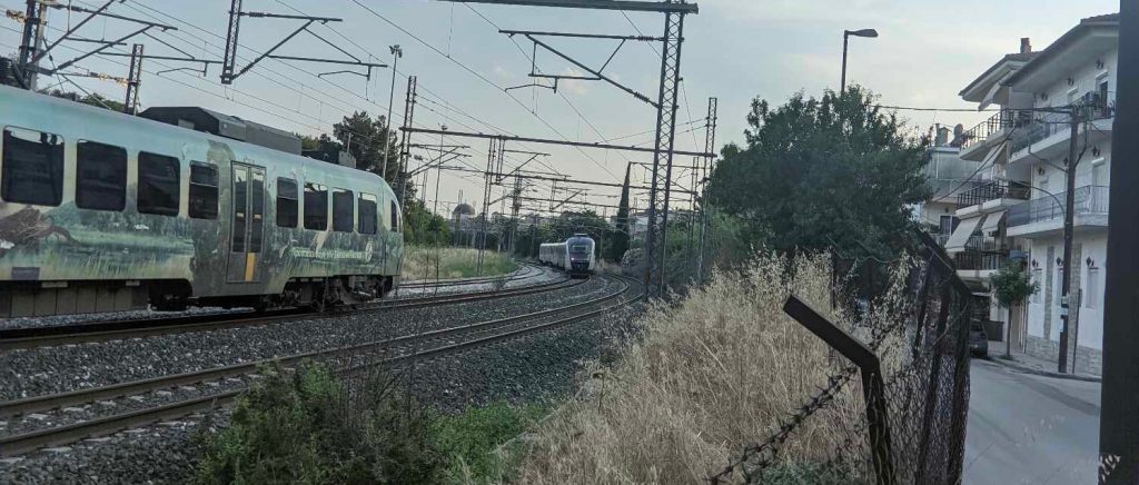 Σοκ: Παραλίγο νέα σιδηροδρομική τραγωδία – Δύο τρένα στην ίδια γραμμή