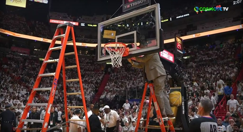 Ο Αντεμπάγιο στράβωσε την μπασκέτα στο Game 4 των Χιτ με τους Νάγκετς (vid)