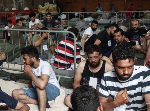Ναυάγιο στην Πύλο: «Πλωτό νεκροταφείο το πλοίο» – Συγκλονίζουν οι συγγενείς των θυμάτων