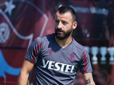 Σιώπης: Ανακοίνωσε την γέννηση του δεύτερου παιδιού του με επική φώτο