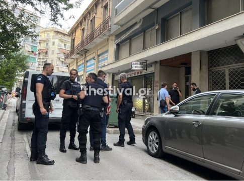 Θεσσαλονίκη: Νεκρός άνδρας σε δώμα – Είχε τραύμα από μαχαίρι