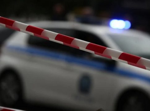 Νέος Κόσμος: Βαρύς οπλισμός εντοπίστηκε σε όχημα που είχε δηλωθεί κλεμμένο