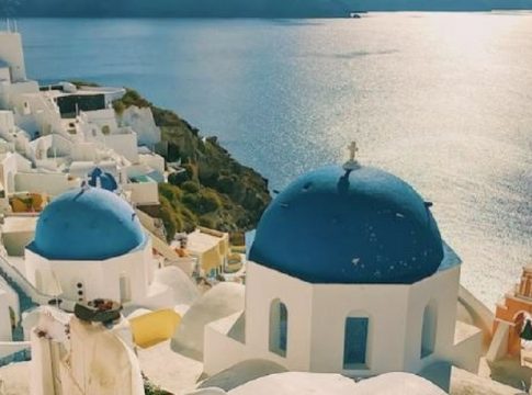 Ξεχάστε τη Σαντορίνη – Σε αυτά τα Ελληνικά νησιά κάνουν διακοπές οι Ευρωπαίοι
