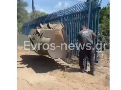 Στήνουν πρόχειρο φράχτη απέναντι από τη νησίδα στη Νέα Βύσσα στον Έβρο