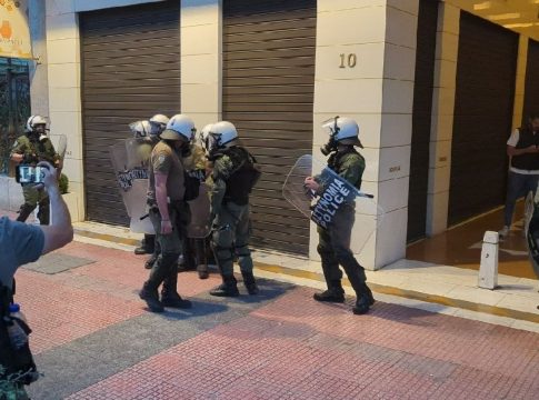 Επεισόδια στο κέντρο της Αθήνας: Μολότοφ, χημικά και κρότου λάμψης