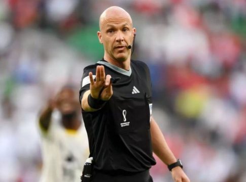 Η Premier League και οι Άγγλοι διαιτητές στηρίζουν τον Τέιλορ για την επίθεση από τους οπαδούς της Ρόμα