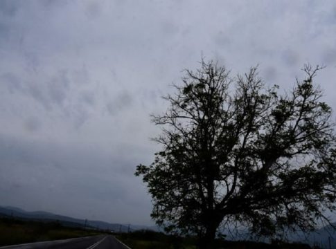 Καιρός: Βροχές και καταιγίδες το απόγευμα σε 3 περιοχές – Εως 29 βαθμούς η θερμοκρασία