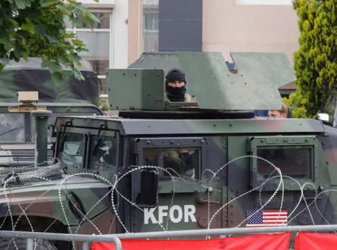 Κόσοβο: Εμφανίστηκε το ρωσικό «Ζ» στα επεισόδια Πρίστινας – Βελιγραδίου