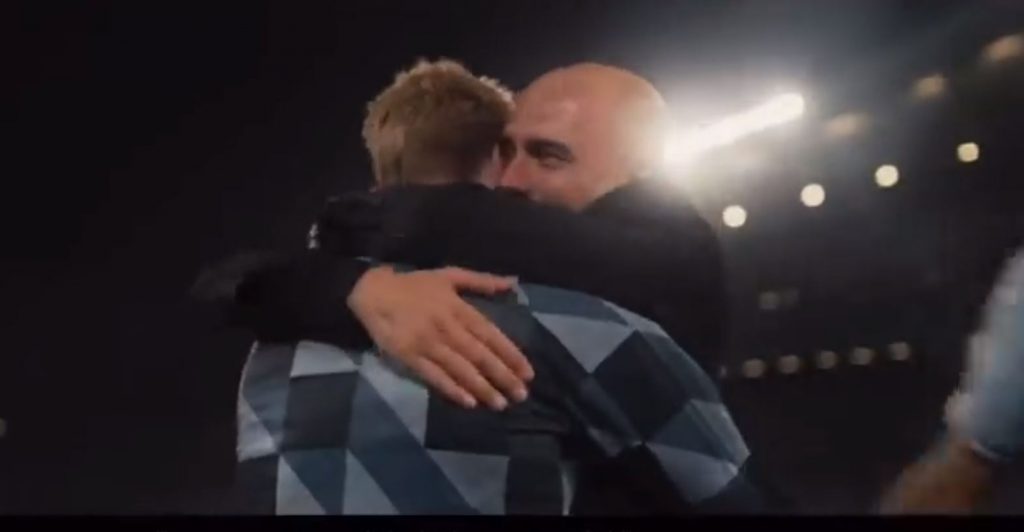 Η αγκαλιά Γκουαρδιόλα-Ντε Μπρόινε μετά τον τελικό του Champions League (vid)