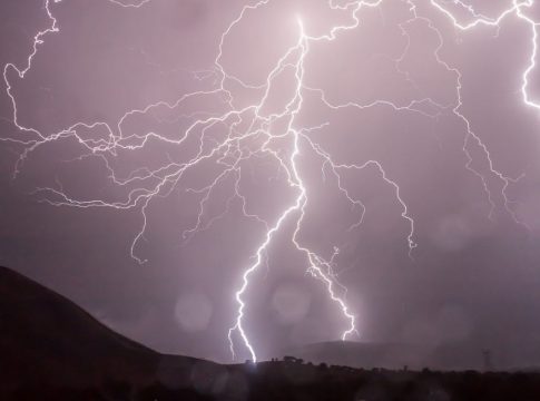 Καιρός: Καταιγίδες με επικίνδυνους κεραυνούς το Σαββατοκύριακο – Η πρόγνωση του Κλέαρχου Μαρουσάκη