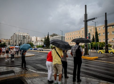 Καιρός: Έρχονται βροχές και καταιγίδες τις επόμενες ώρες – Δείτε σε ποιες περιοχές