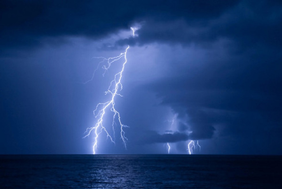 Νέο δελτίο επιδείνωσης καιρού: Καταιγίδες και κεραυνούς φέρνουν οι αέριες μάζες από τα Βαλκάνια