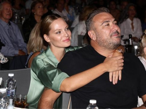 Το τρυφερό φιλί του Αντώνη Ρέμου στην Υβόννη Μπόσνιακ για τα γενέθλιά της