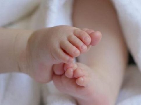 Τραγωδία στη Λαμία: Πέθανε μωρό μόλις 10 μηνών