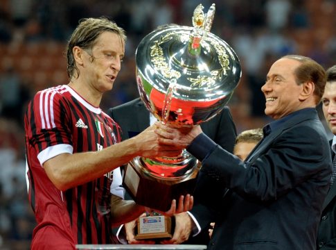 Η Μίλαν αποχαιρέτησε τον Μπερλουσκόνι: «Ευχαριστούμε κύριε Πρόεδρε, πάντα μαζί μας» (pic)