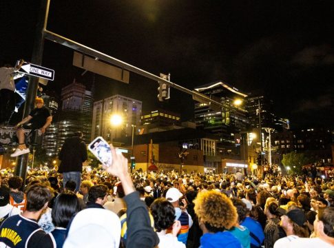 Σοκ στο Ντένβερ: Πυροβολισμοί και τραυματίες, στους πανηγυρισμούς για τους Νάγκετς (vids)