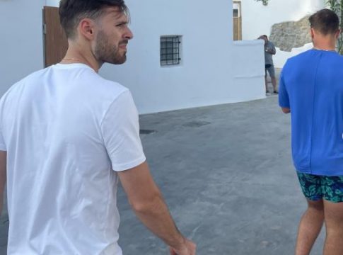 Ο Πάπας με τον Γουόκαπ στη Μύκονο και το… επικό σχόλιο του Λαρεντζάκη (pic)