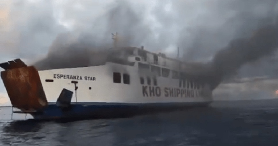 Ξέσπασε πυρκαγιά σε πλοίο στις Φιλιππίνες