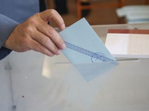 «Κλειδώνει» ισχυρή αυτοδυναμία η ΝΔ