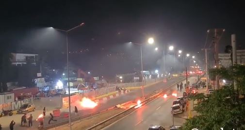 Ένταση και δακρυγόνα έξω από το αντιρατσιστικό φεστιβάλ στο Άλσος Βεΐκου