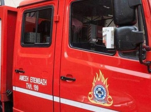 Νέα φωτιά στο παλιό ΙΚΑ στην οδό Πειραιώς – Καίγεται ο 2ος όροφος