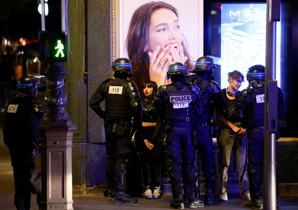 Δολοφονία 17χρονου από αστυνομικό στη Γαλλία: Σήμερα Σάββατο η κηδεία του Ναέλ – «Λάδι στη φωτιά» ρίχνουν κυβέρνηση και Μακρόν