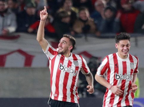 Με φόρα η Εστουδιάντες