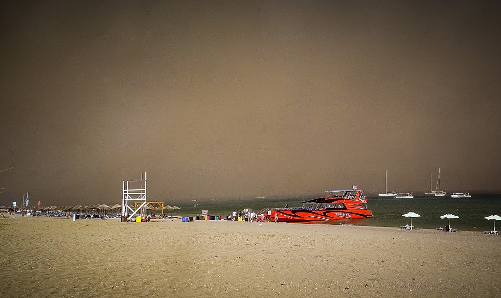 Φωτιά στη Ρόδο: Τουλάχιστον 500 άτομα στην παραλία στο Γεννάδι – Μεγάλη επιχείρηση απεγκλωβισμού