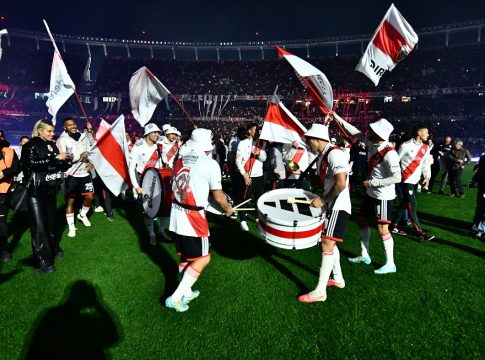 Πρωταθλήτρια η Ρίβερ και χαμός στο Μονουμεντάλ (pics, vid)