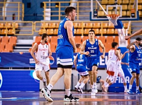 Οικονομόπουλος: «Αν ο κόουτς κρίνει ότι πρέπει να κουνάω την πετσέτα για να βοηθήσω, αυτό θα κάνω»