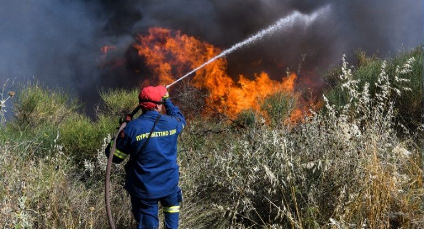 Πυροσβεστική: 50 δασικές πυρκαγιές το τελευταίο 24ωρο – Ο χάρτης κινδύνου για αύριο Δευτέρα
