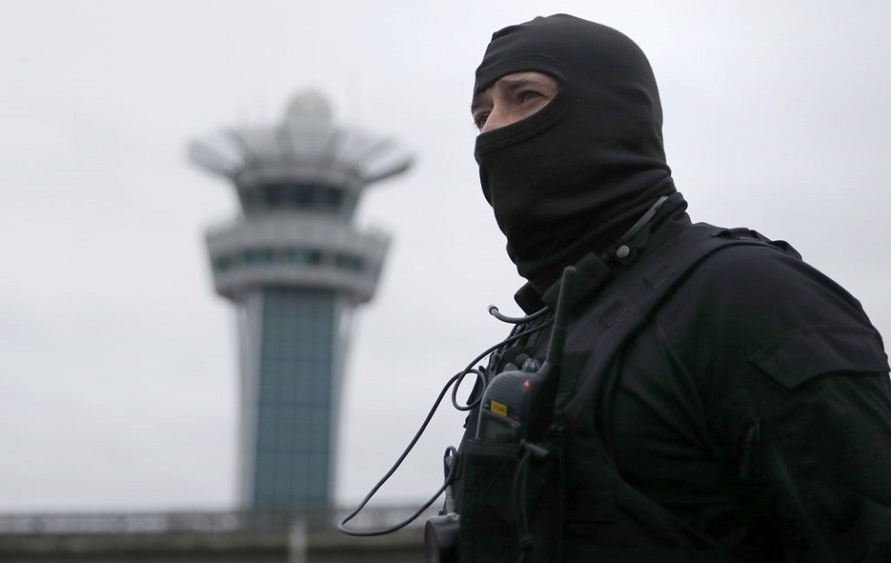 Γαλλία: Συναγερμός στο αεροδρόμιο «Σαρλ ντε Γκωλ» – Περουβιανή έμπορος ναρκωτικών πυροβόλησε τελωνειακή υπάλληλο